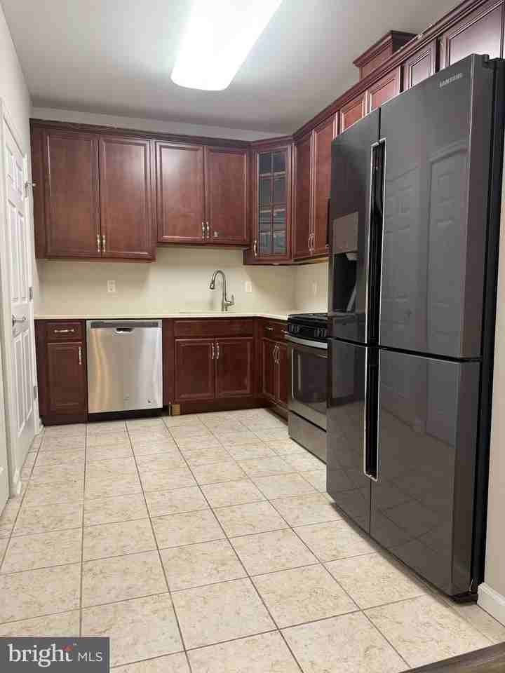 1136 Halifax Pl - Photo 4 of 22