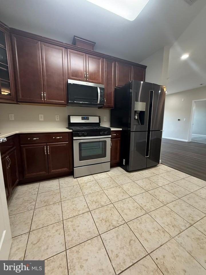 1136 Halifax Pl - Photo 5 of 22