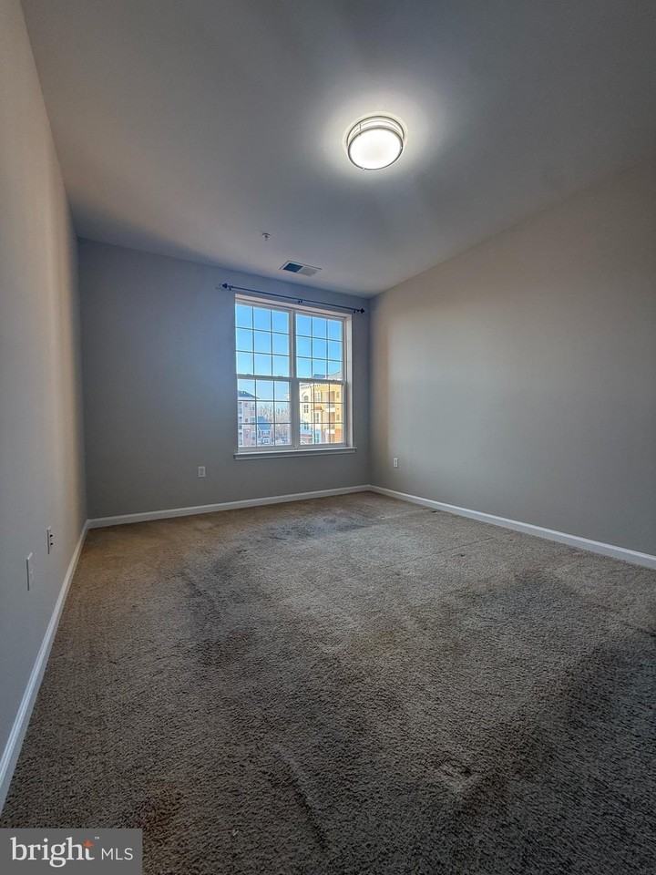 1136 Halifax Pl - Photo 7 of 22