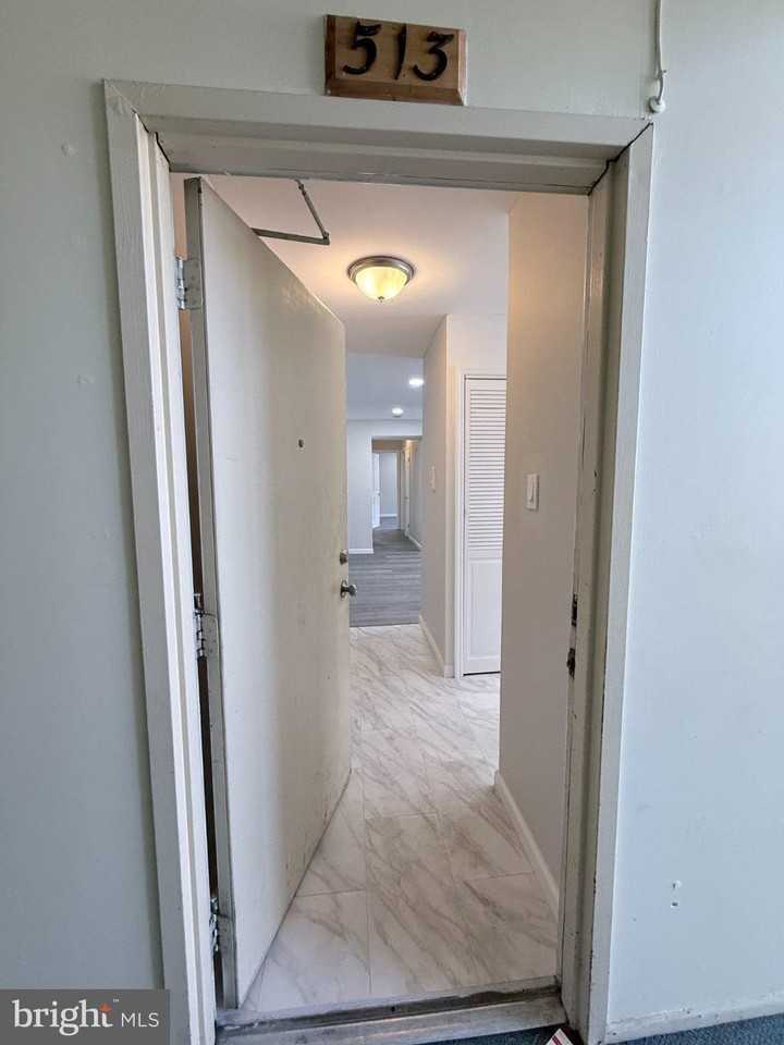 513 Edison Glen Ter - Photo 2 of 11