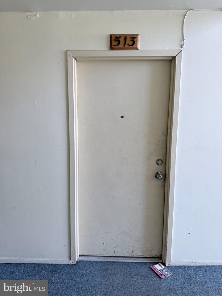 513 Edison Glen Ter - Photo 3 of 11