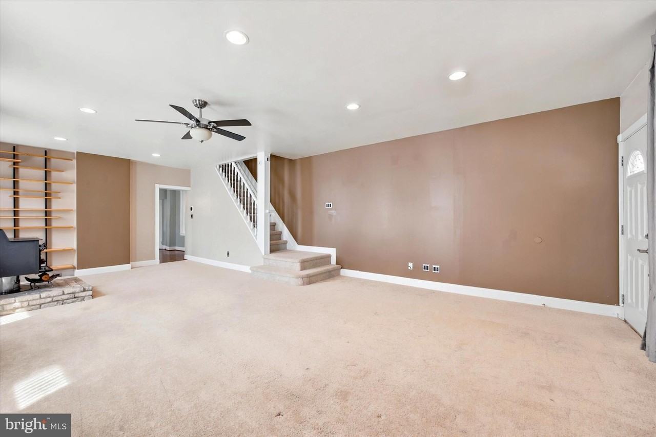 712 E Hector St - Photo 5 of 25
