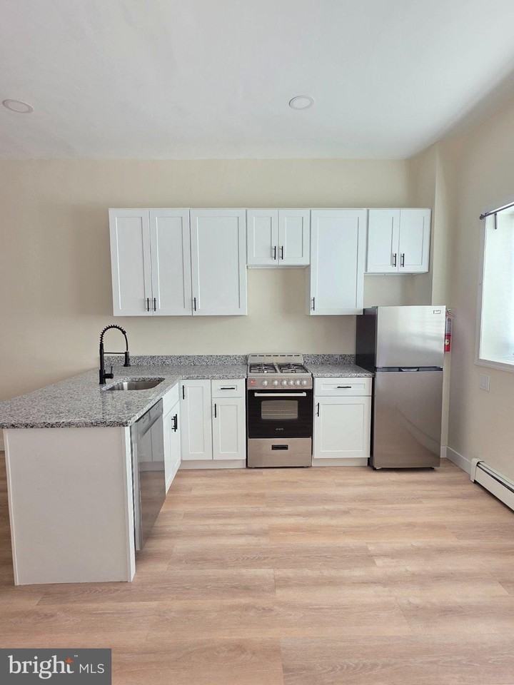 2715 E Ontario St #A - Photo 4 of 15