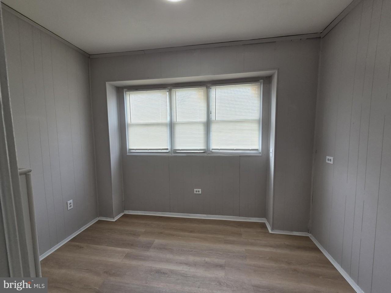 633 E Allegheny Ave - Photo 3 of 37