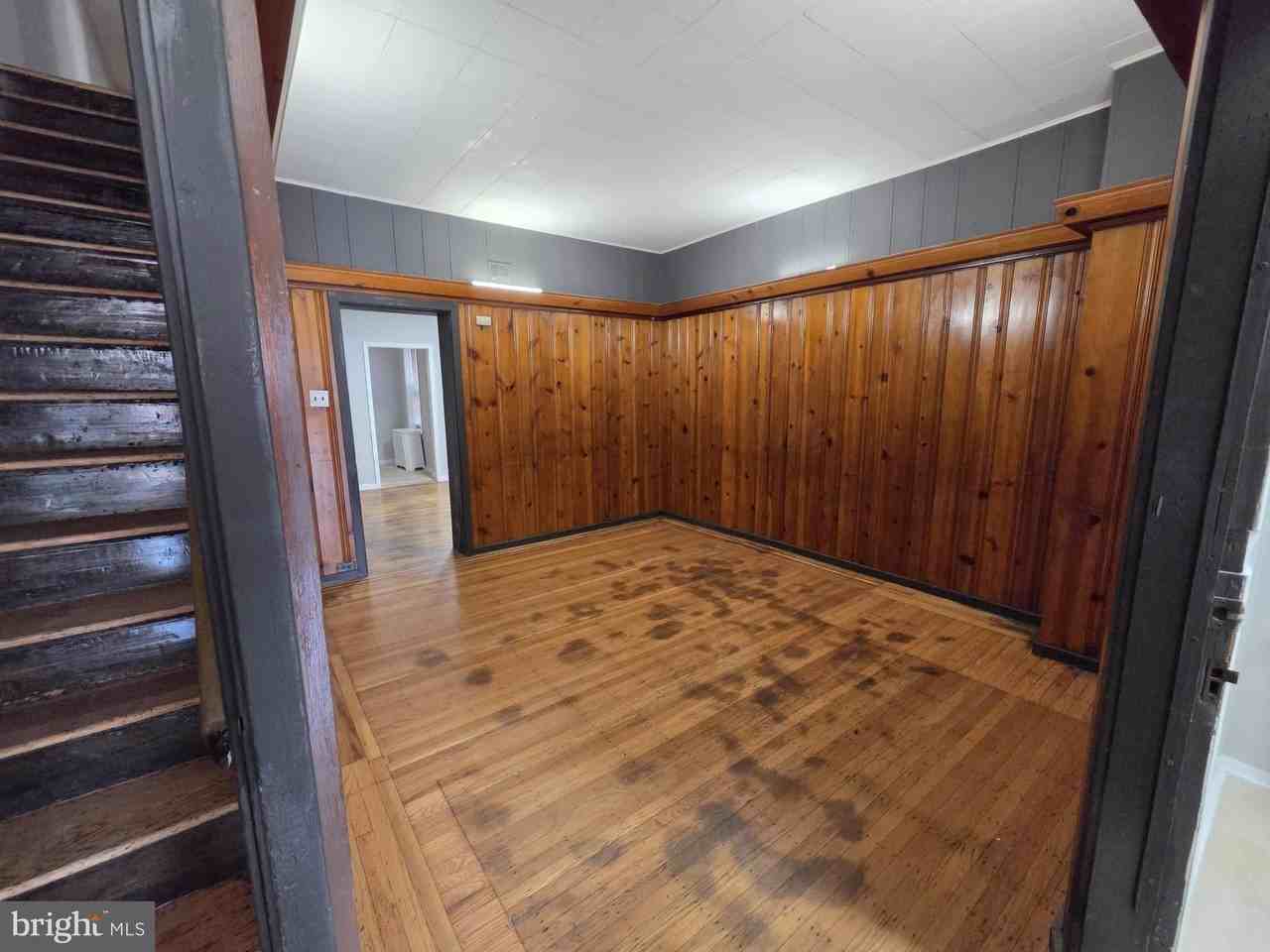 633 E Allegheny Ave - Photo 7 of 37