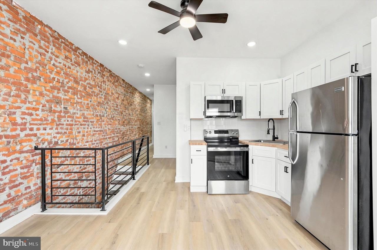 4837 N 15th St #B - Photo 3 of 17