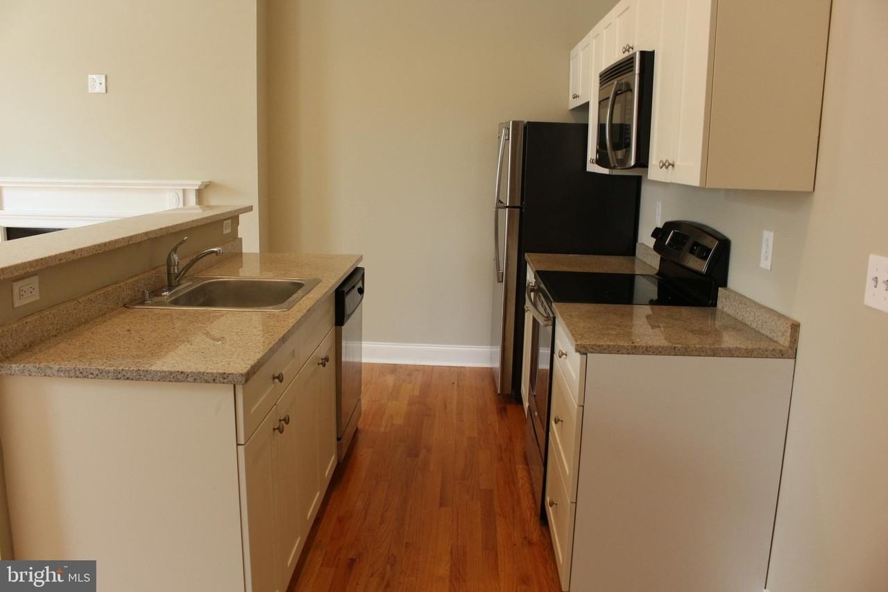 406 S 9th St #3F - Photo 6 of 12