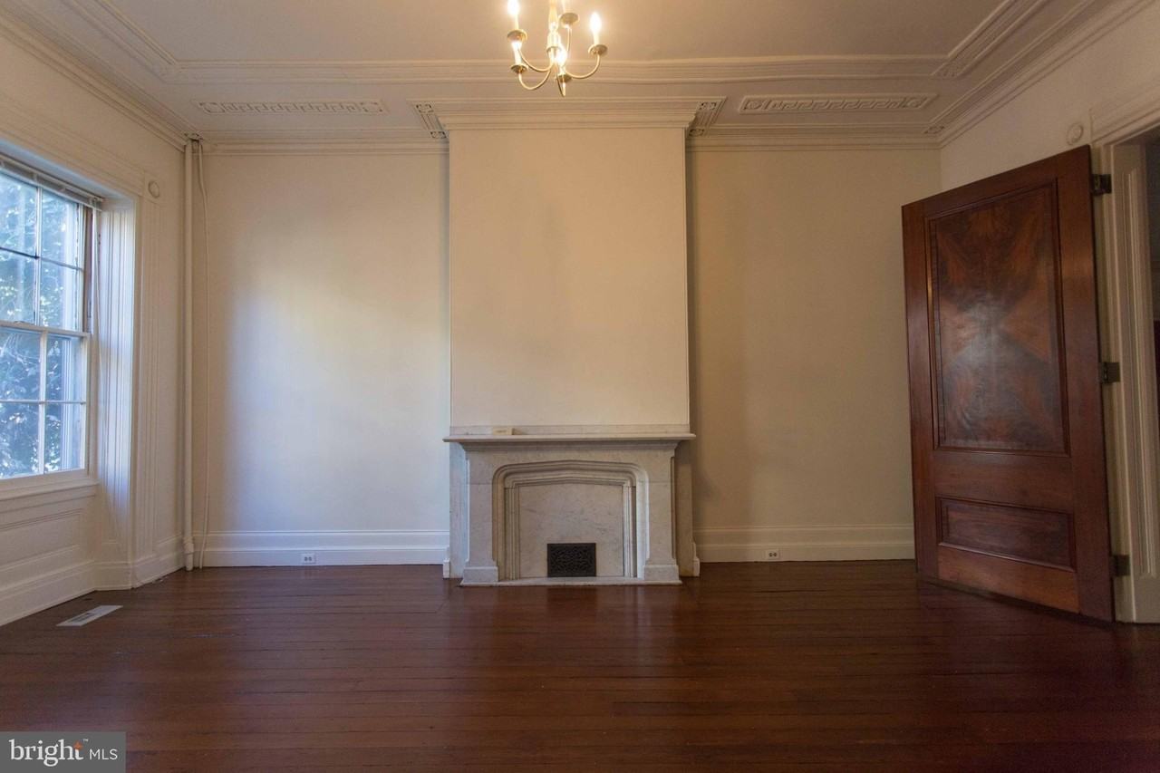 916 Spruce St #2R - Photo 3 of 13