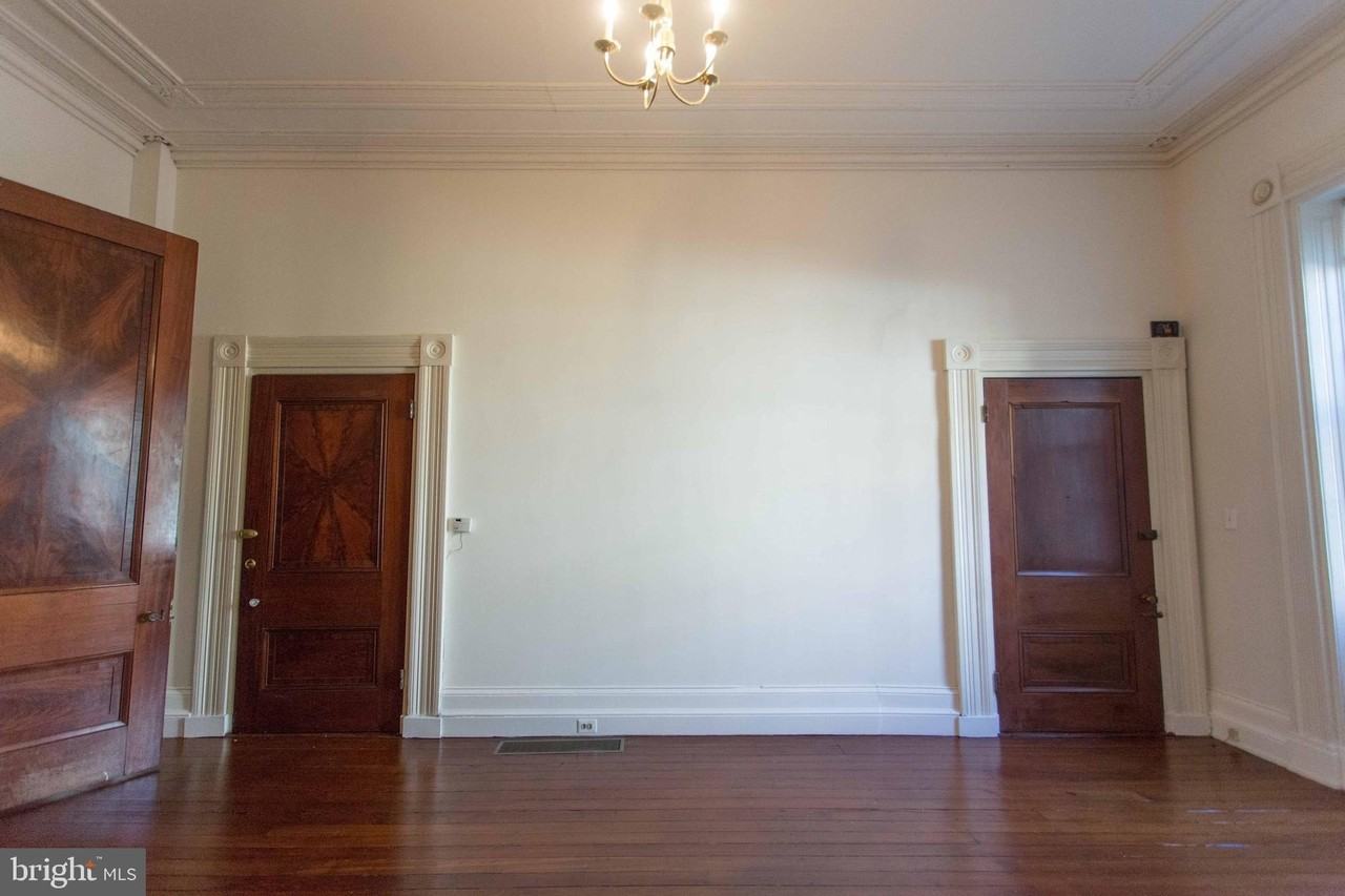 916 Spruce St #2R - Photo 4 of 13