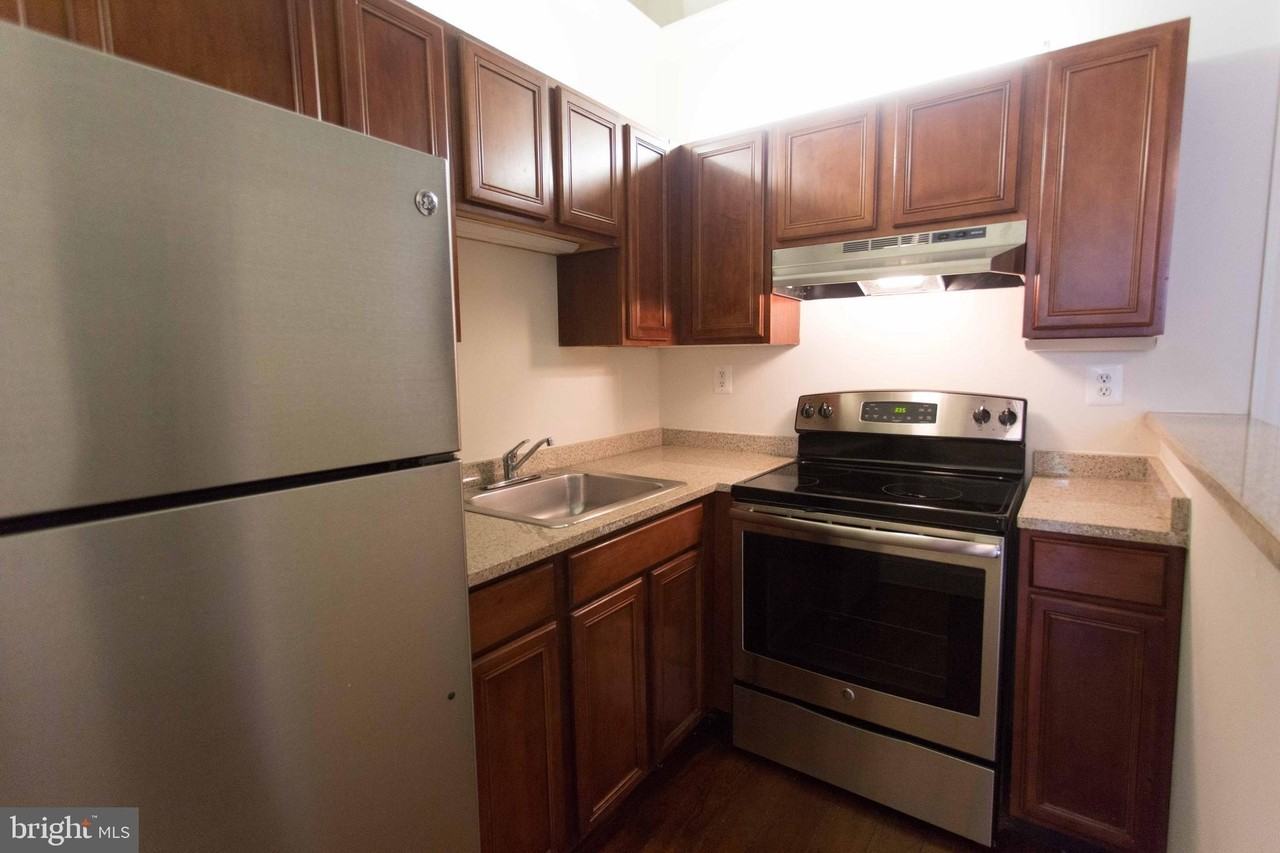 916 Spruce St #2R - Photo 7 of 13