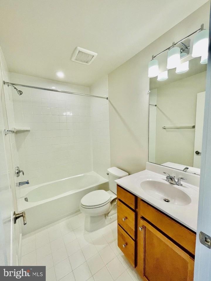 17912 Woods Overlook Dr - Photo 3 of 29