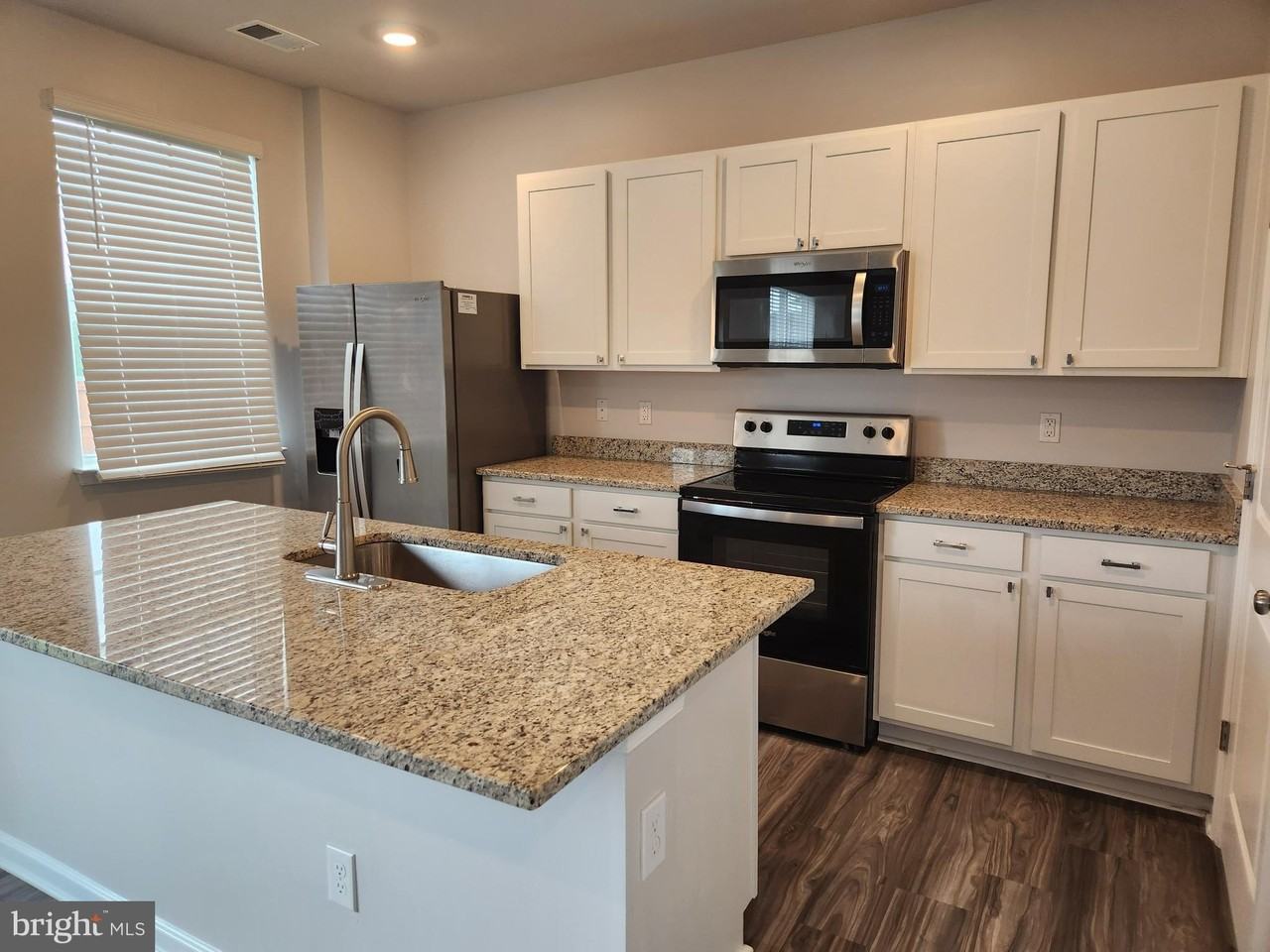 214 Gumspring Dr - Photo 3 of 20