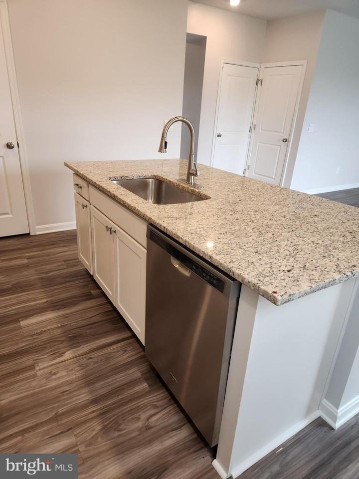 214 Gumspring Dr - Photo 4 of 20