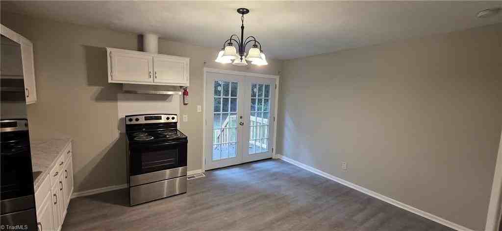2206 Bothwell St - Photo 2 of 27