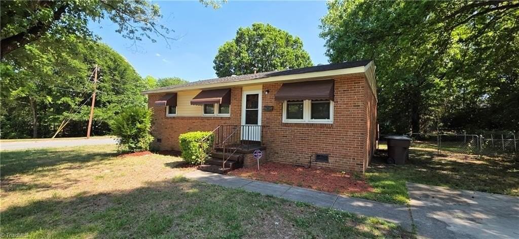 2206 Bothwell St - Photo 6 of 27