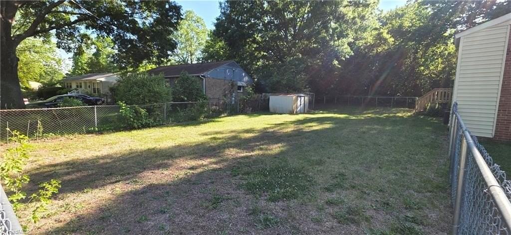2206 Bothwell St - Photo 7 of 27