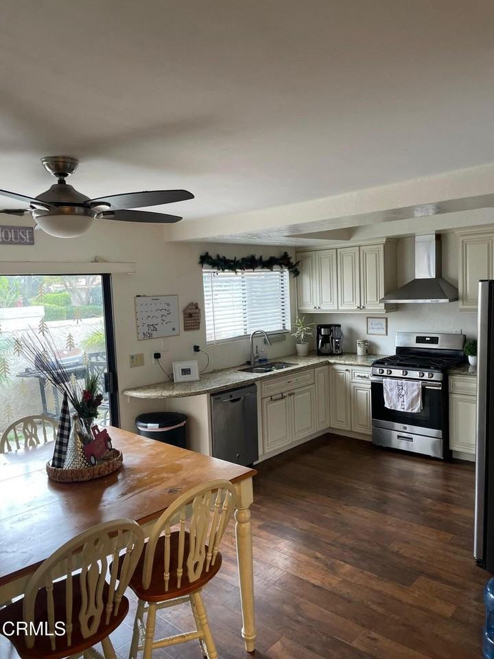 552 Chapala Dr - Photo 4 of 10
