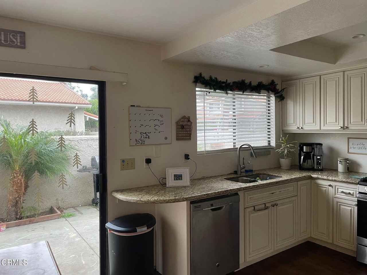 552 Chapala Dr - Photo 6 of 10