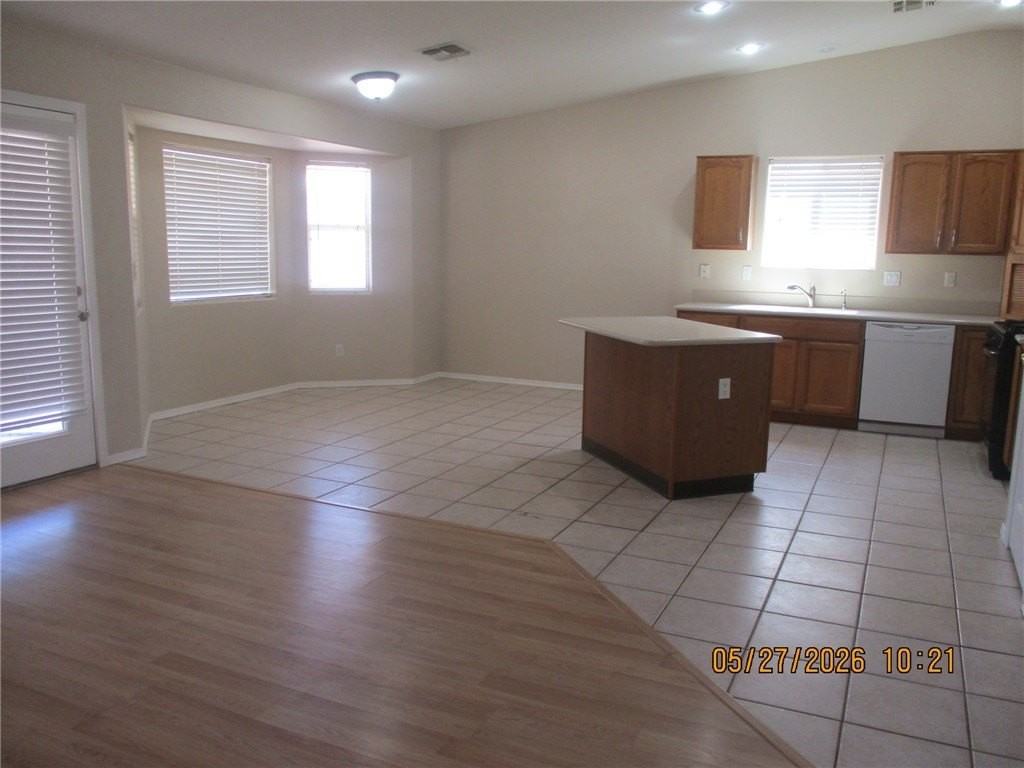 1903 E Owens Lake Dr - Photo 4 of 29