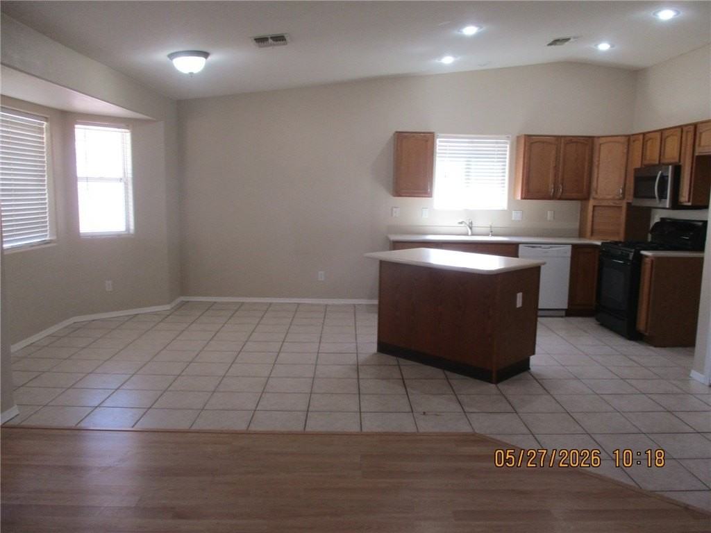 1903 E Owens Lake Dr - Photo 7 of 29