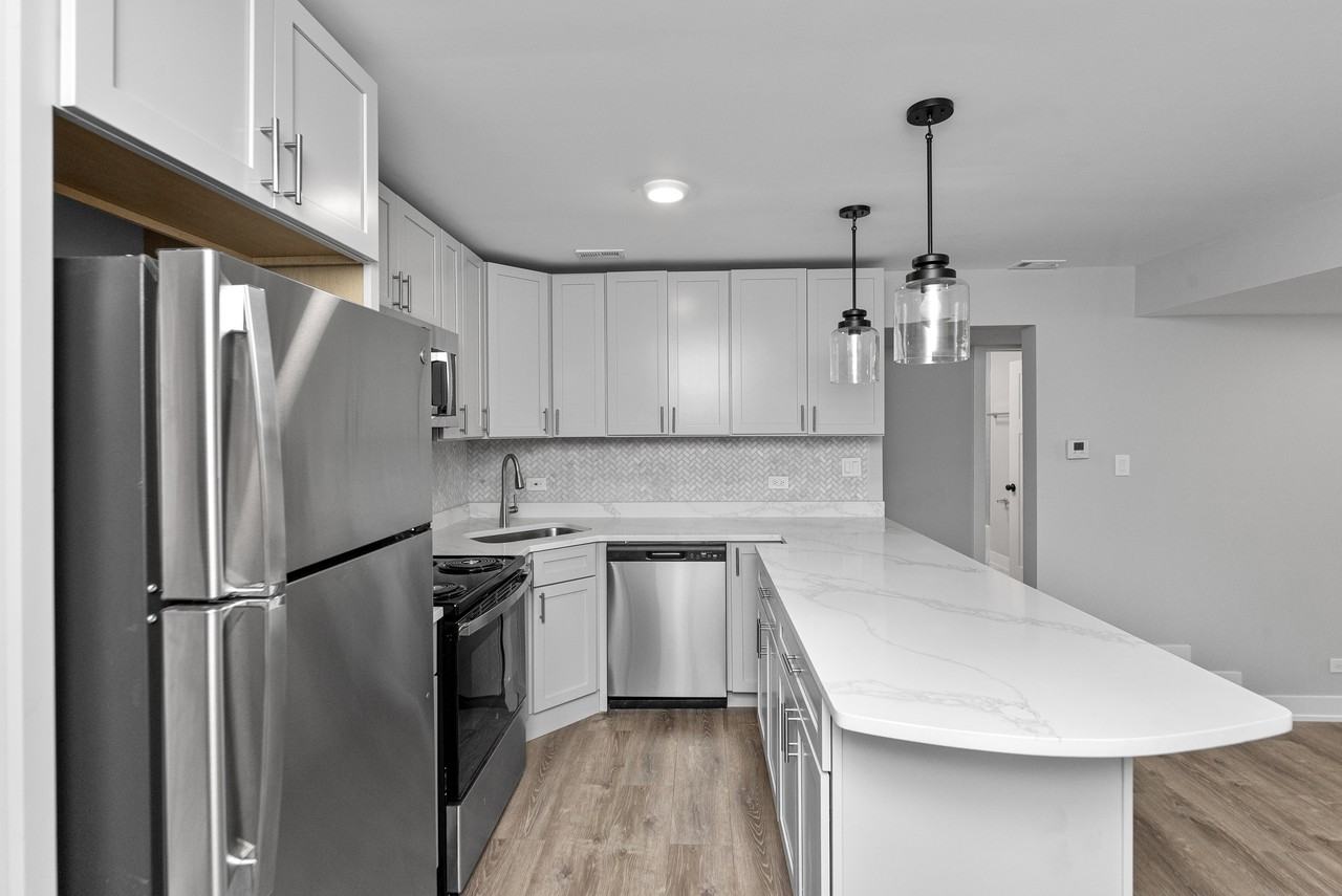 1220 N La Salle Dr #C5 - Photo 7 of 12