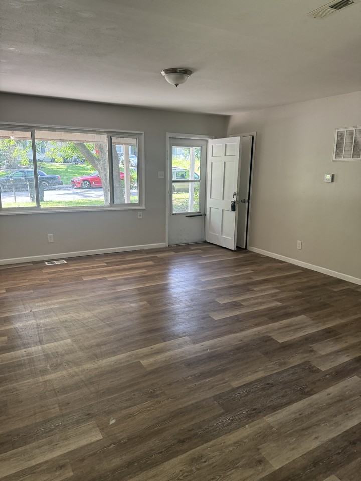 3519 Sw Kerry Ave #1 - Photo 2 of 9