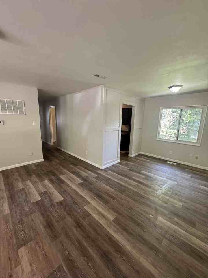 3519 Sw Kerry Ave #1 - Photo 3 of 9
