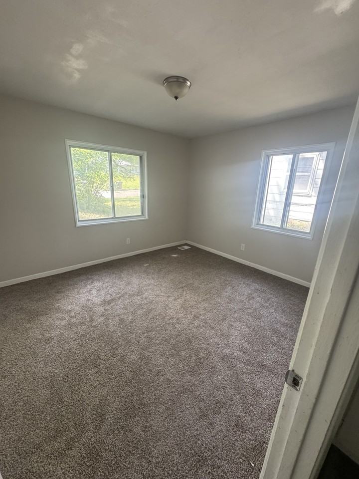 3519 Sw Kerry Ave #1 - Photo 5 of 9
