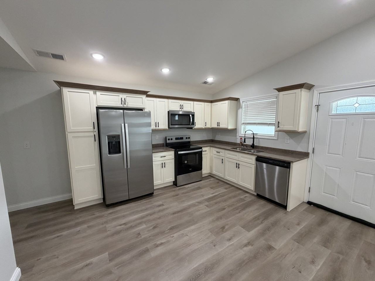 75 Bluegrass Dr #1 - Photo 2 of 13