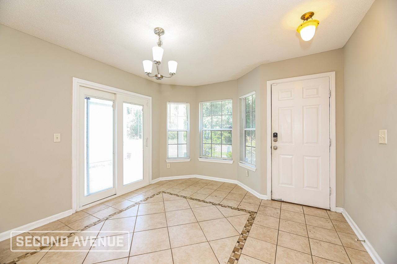 5647 Ellis Trace Dr - Photo 4 of 22