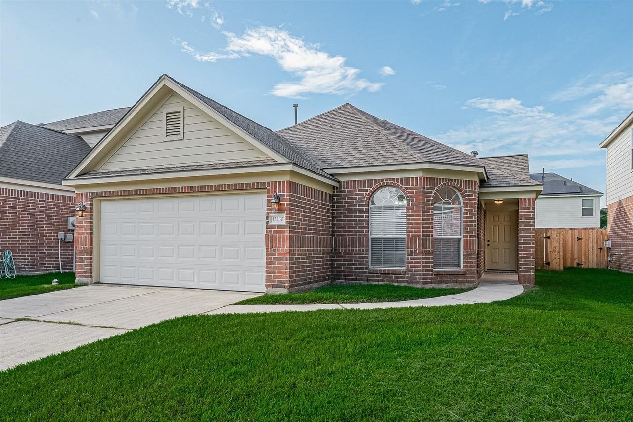 12230 Hawthorne Hill Cir - Photo 2 of 47