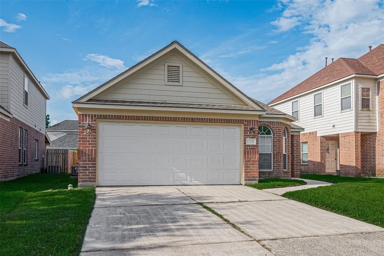 12230 Hawthorne Hill Cir - Photo 3 of 47