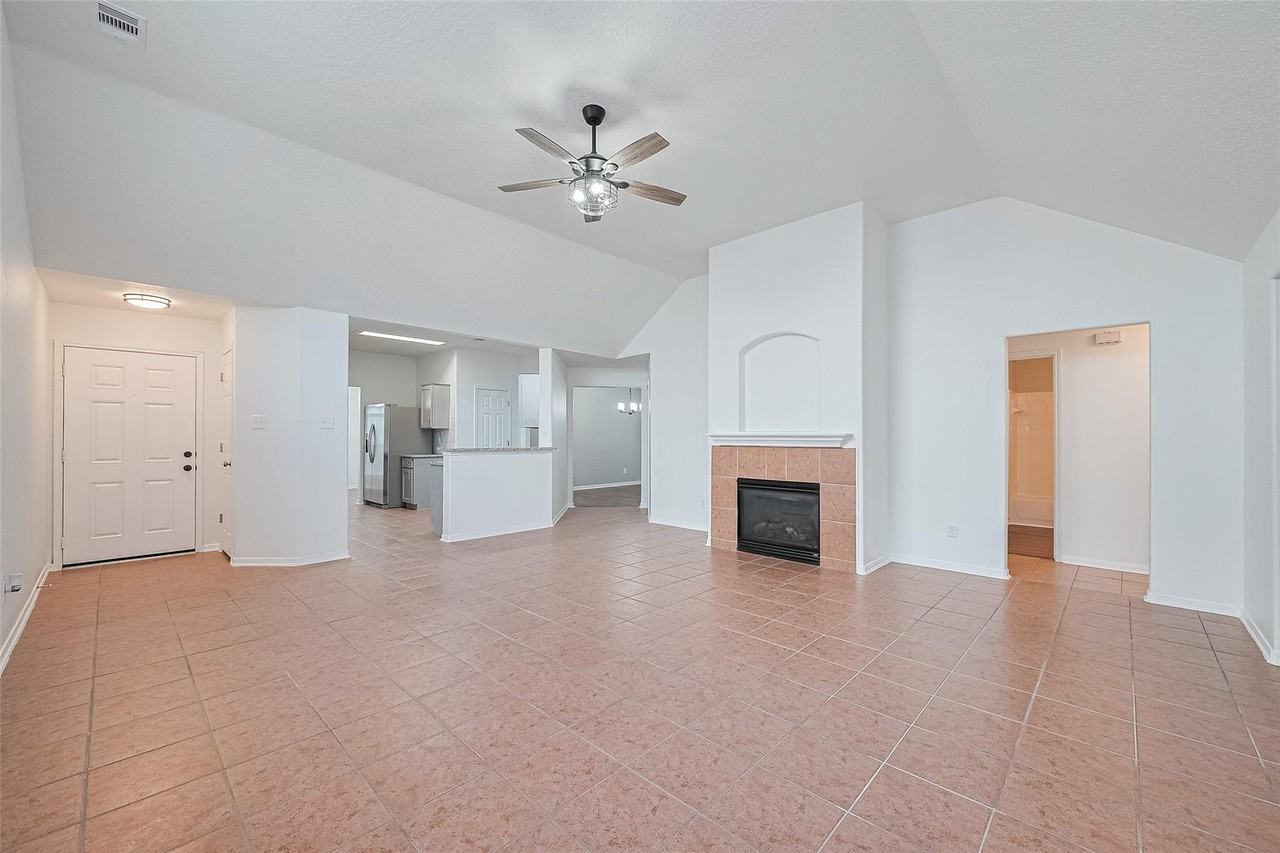 12230 Hawthorne Hill Cir - Photo 5 of 47