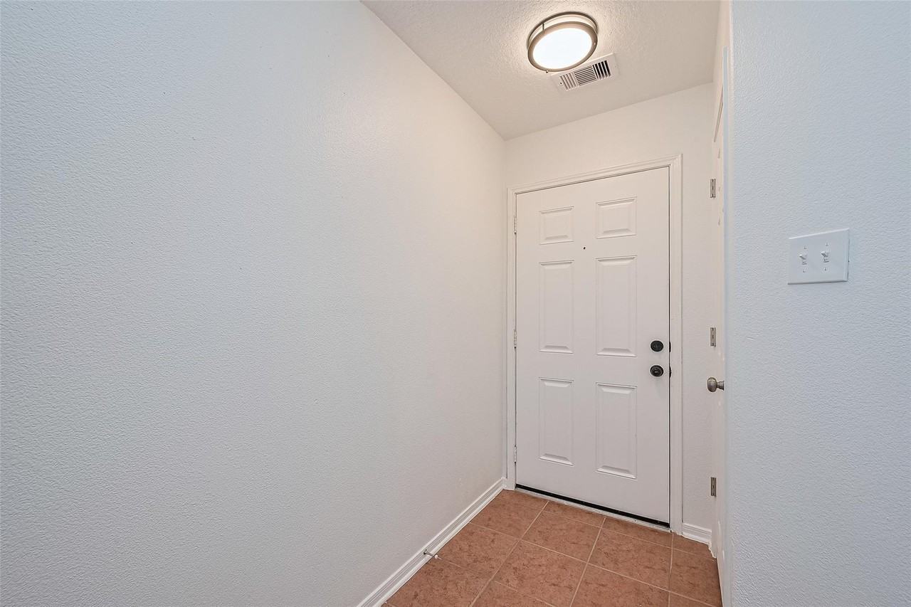 12230 Hawthorne Hill Cir - Photo 6 of 47