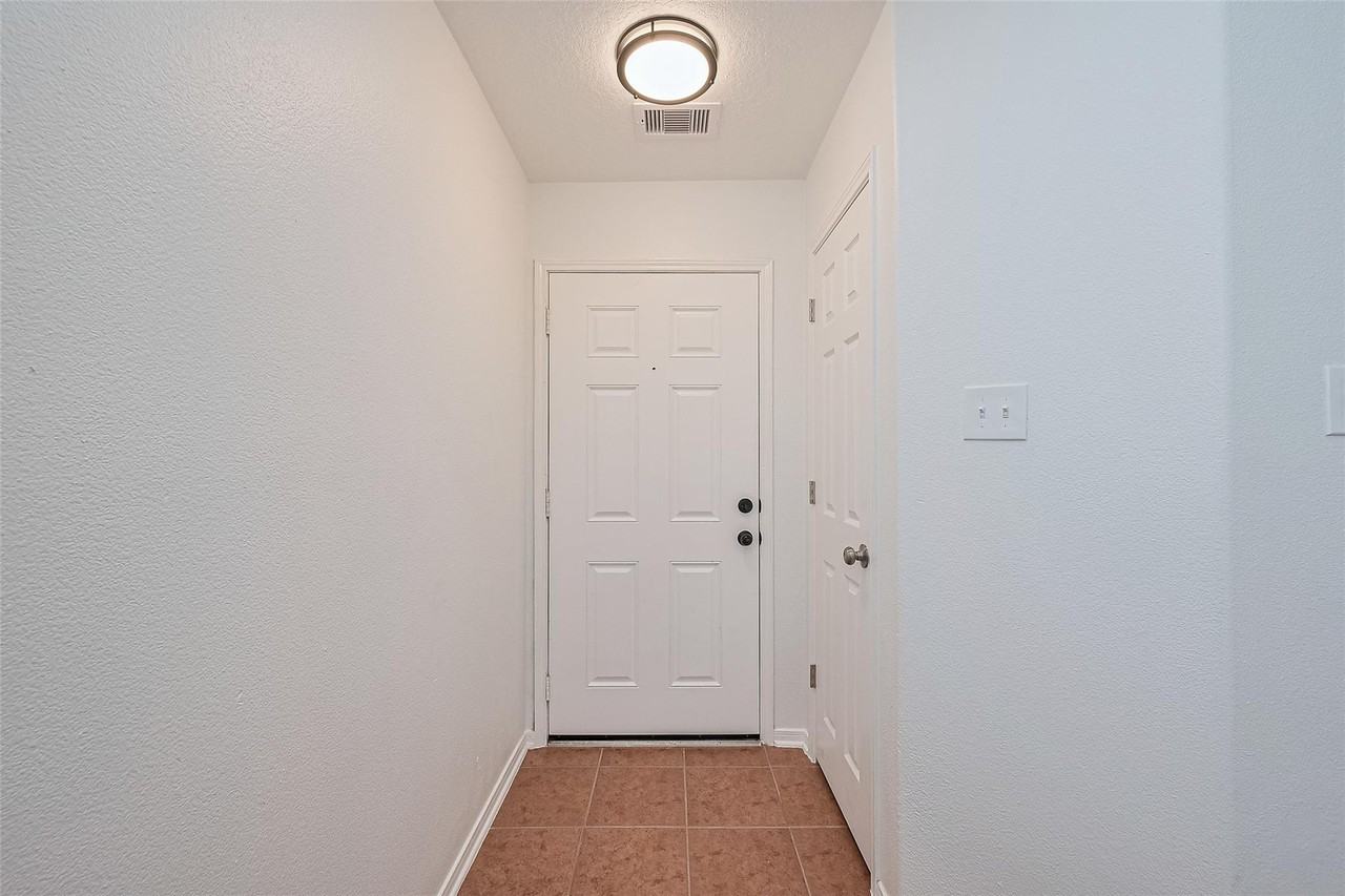 12230 Hawthorne Hill Cir - Photo 7 of 47