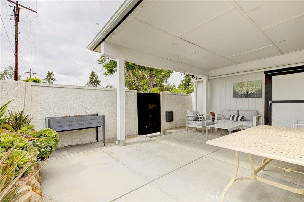 16615 Los Alimos St - Photo 2 of 10