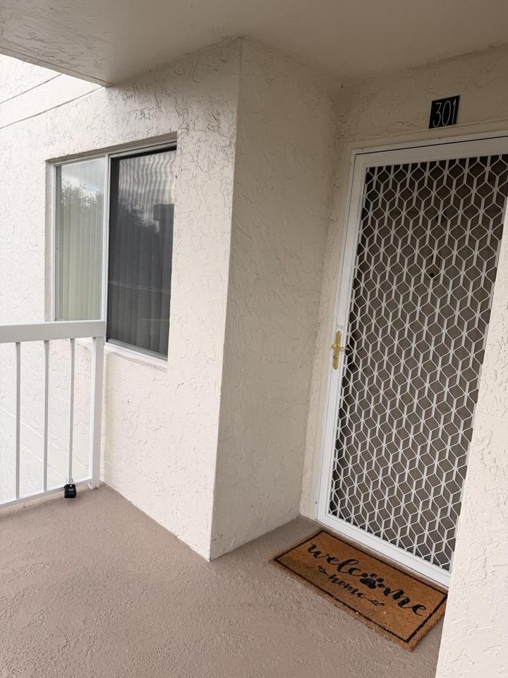 3146 Via Poinciana ##301 - Photo 3 of 30