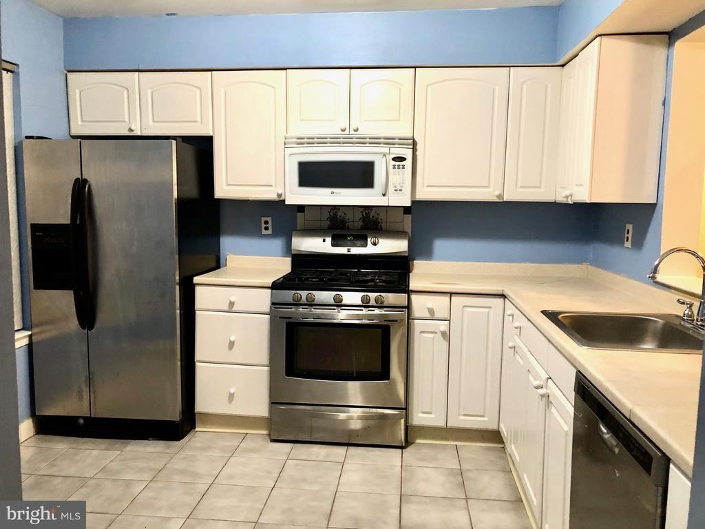 1134 Schmidt Ln - Photo 3 of 27