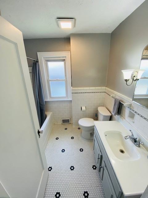 1029 23rd St Nw #1 - Photo 4 of 10