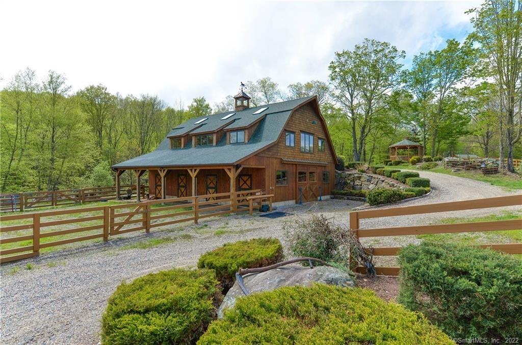 555 W Purchase Rd