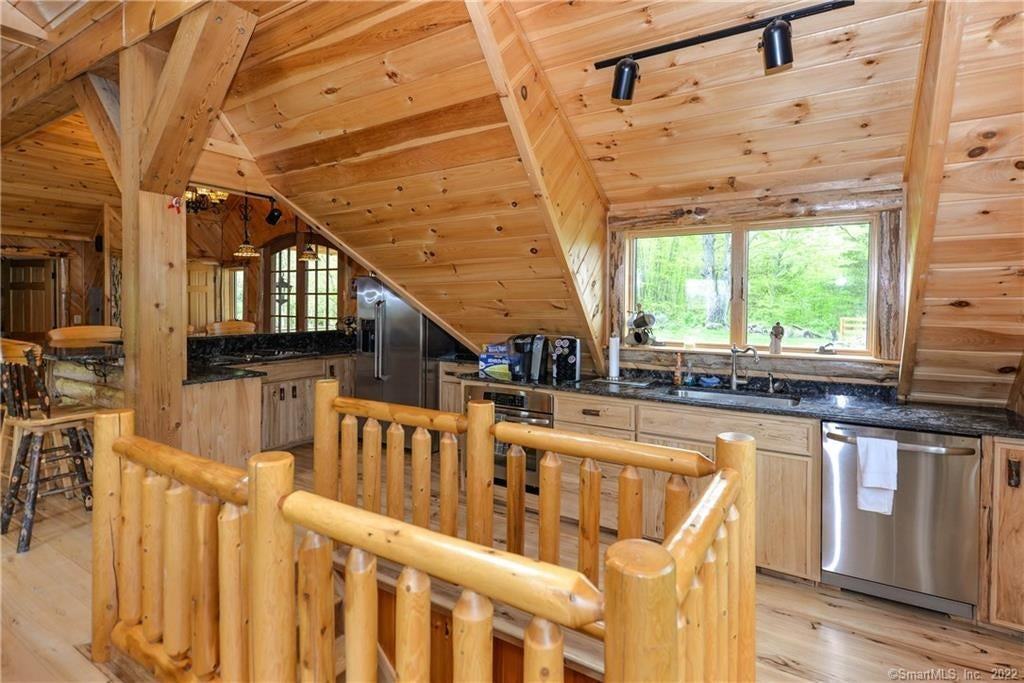 555 W Purchase Rd - Photo 6 of 15