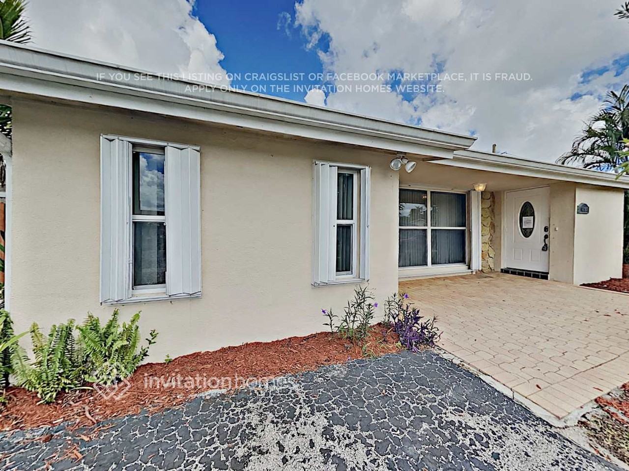 1195 Nw 92nd Ave - Photo 3 of 17