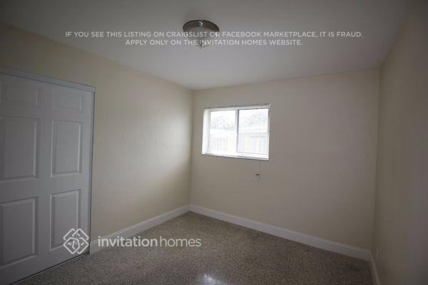 1848 Sw 37th Ave - Photo 6 of 12