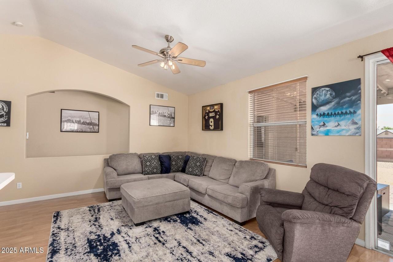 8375 W Dahlia Dr - Photo 3 of 31
