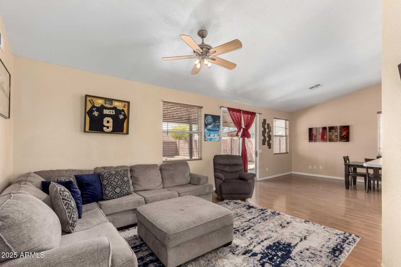 8375 W Dahlia Dr - Photo 4 of 31