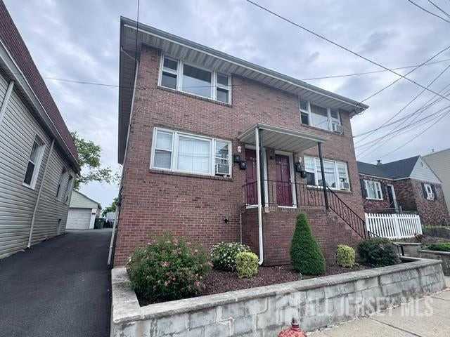 760 Mary St
