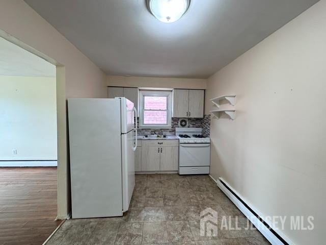 760 Mary St - Photo 4 of 10