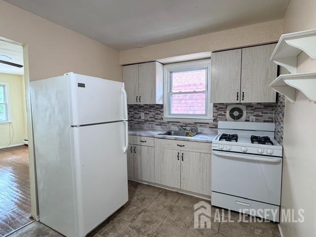 760 Mary St - Photo 6 of 10