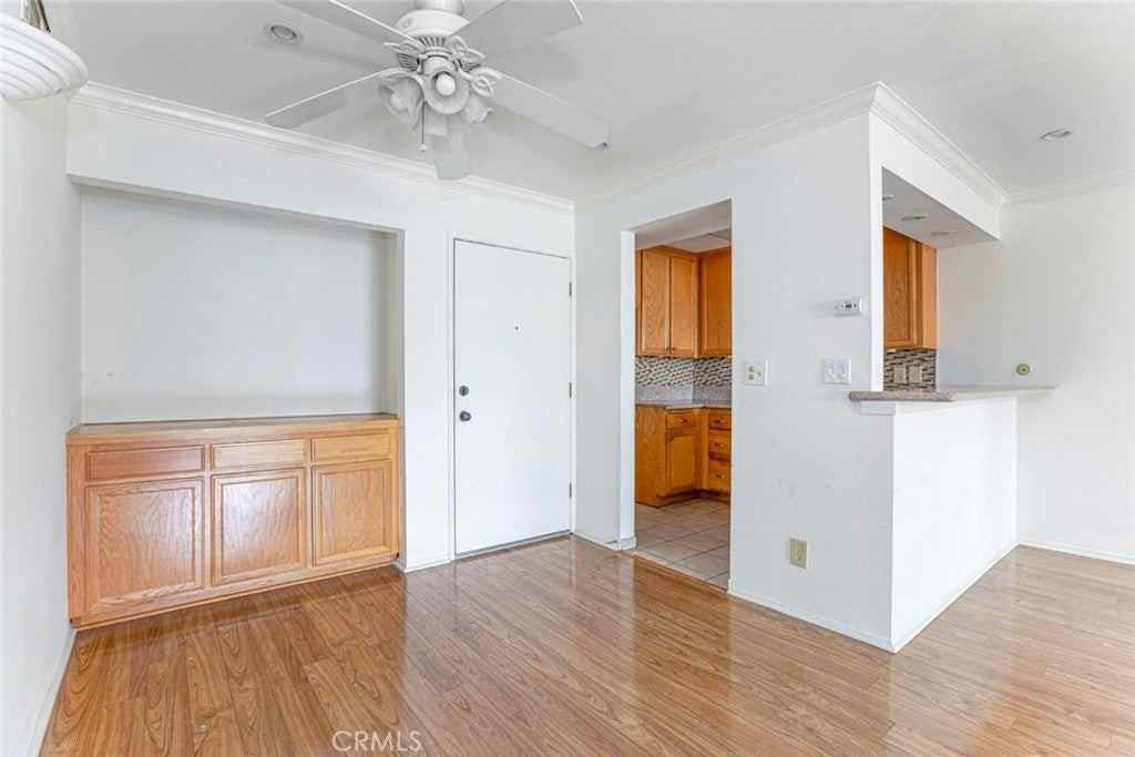 5325 Newcastle Ave - Photo 5 of 21