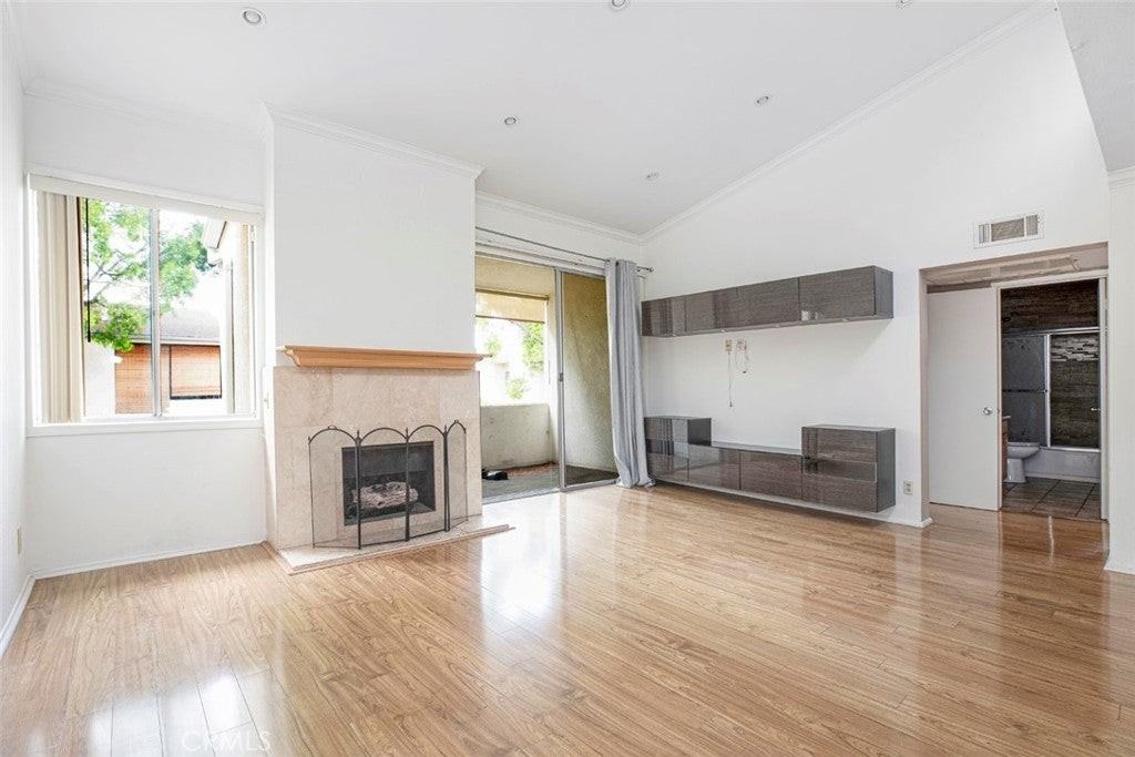5325 Newcastle Ave - Photo 6 of 21